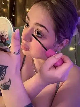 KellyMoors online show from 12-18-25, 01:22