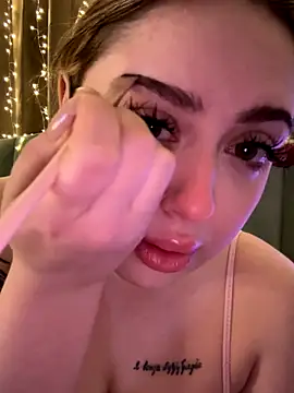 KellyMoors online show from 12-21-25, 01:24