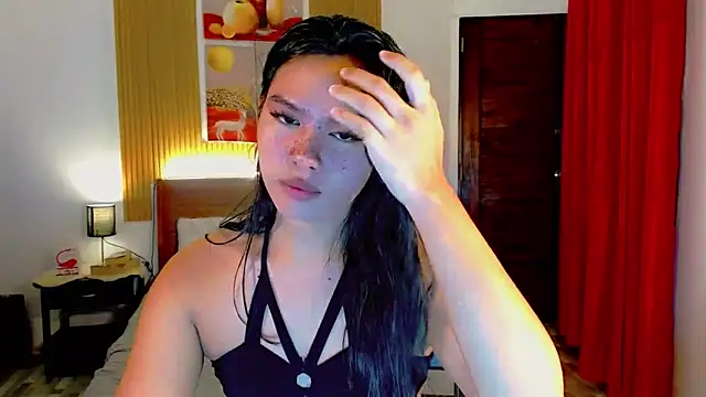 Snapshot of fallinLunaxX chatting on 10-08-25, 12:47 fallinLunaxX online show from 10-08-25, 12:47