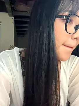 Snapshot of Linh5790 chatting on 10-08-25, 05:05 Linh5790 online show from 10-08-25, 05:05