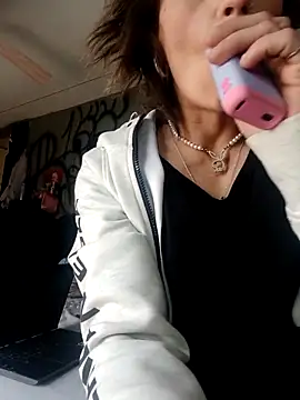 Snapshot of Rileyy7tk chatting on 03-03-26, 10:37 Rileyy7tk online show from 03-03-26, 10:37