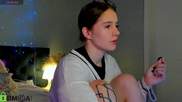 Stacey Lace online show from 10-19-25, 04:51