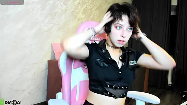Snapshot of Sara_Frayer chatting on 10-23-25, 12:54 Sara Frayer online show from 10-23-25, 12:54