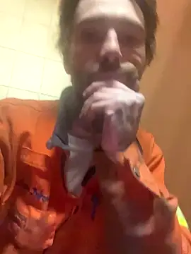 Snapshot of Dufduf233 chatting on 10-17-25, 01:35 Dufduf233 online show from 10-17-25, 01:35