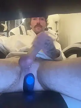 Snapshot of Dufduf233 chatting on 10-28-25, 05:15 Dufduf233 online show from 10-28-25, 05:15