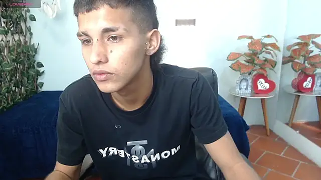 Snapshot of LiamBlack16 chatting on 10-12-25, 01:32 LiamBlack16 online show from 10-12-25, 01:32