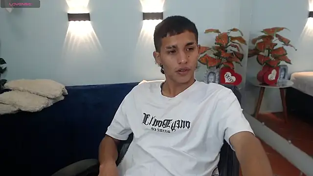 Snapshot of LiamBlack16 chatting on 10-14-25, 01:01 LiamBlack16 online show from 10-14-25, 01:01