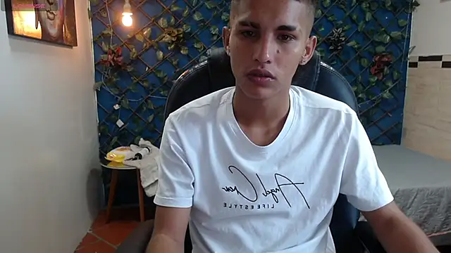 Snapshot of LiamBlack16 chatting on 10-23-25, 12:15 LiamBlack16 online show from 10-23-25, 12:15