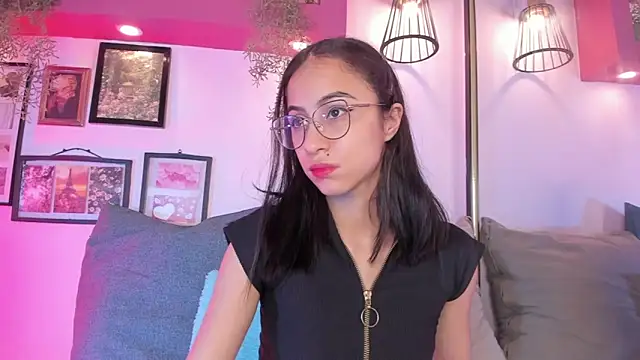 Alana Martinez  online show from 10-29-25, 01:13