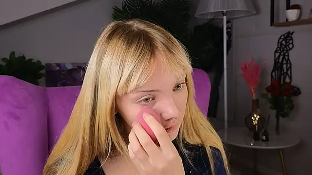 Snapshot of CelestaDicorcia chatting on 10-05-25, 12:25 CelestaDicorcia online show from 10-05-25, 12:25