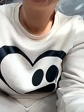 Daiana Andra online show from 12-15-25, 09:57