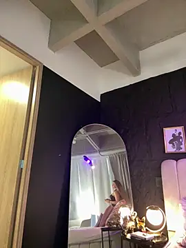 Snapshot of Lisa_Belluci chatting on 10-10-25, 08:30 Lisa Belluci online show from 10-10-25, 08:30