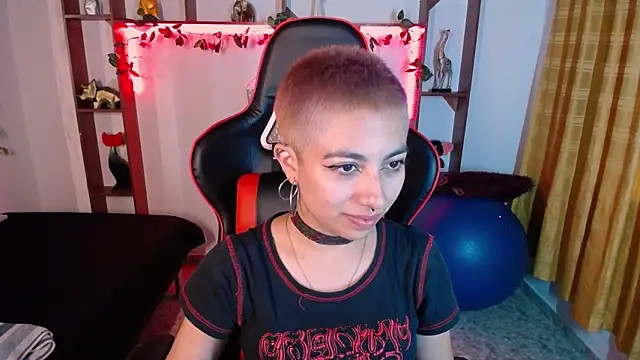 lunarichy22 online show from 11-05-25, 08:20