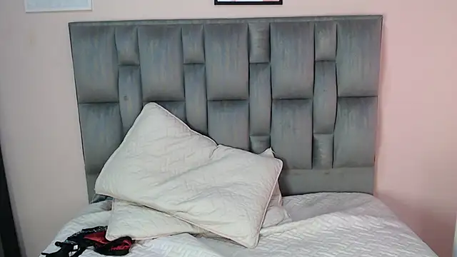 Snapshot of Kitty_foxx_ chatting on 10-11-25, 03:54 Kitty foxx online show from 10-11-25, 03:54