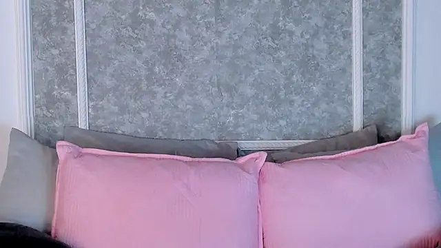  victoriaa  lois online show from 12-18-25, 08:15