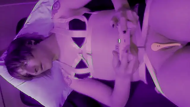 Snapshot of Moonless_Joy chatting on 10-27-25, 11:31 Moonless Joy online show from 10-27-25, 11:31