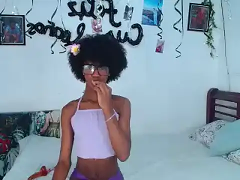 Snapshot of Kiara_valente chatting on 10-15-25, 02:06 Kiara valente online show from 10-15-25, 02:06