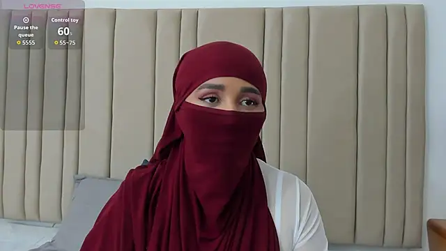 Snapshot of _alishaa_c chatting on 10-08-25, 02:09 alishaa c online show from 10-08-25, 02:09