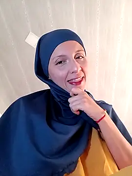 Snapshot of Aafsha_ chatting on 10-18-25, 12:17 Aafsha  online show from 10-18-25, 12:17