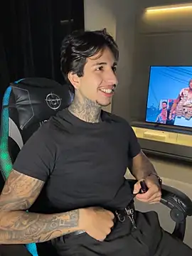 Snapshot of RealGdiass chatting on 10-04-25, 03:48 RealGdiass online show from 10-04-25, 03:48