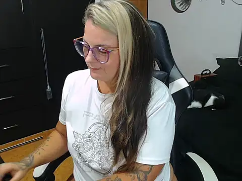 perlagoloza05 online show from 10-23-25, 03:39