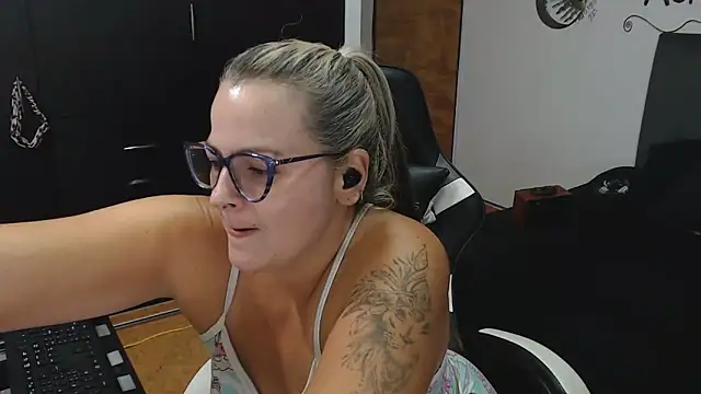 perlagoloza05 online show from 11-11-25, 02:55