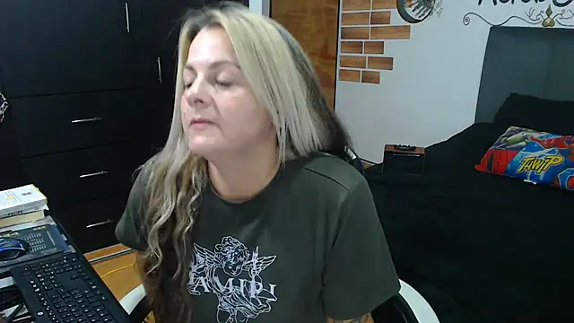 perlagoloza05 online show from 11-12-25, 03:18