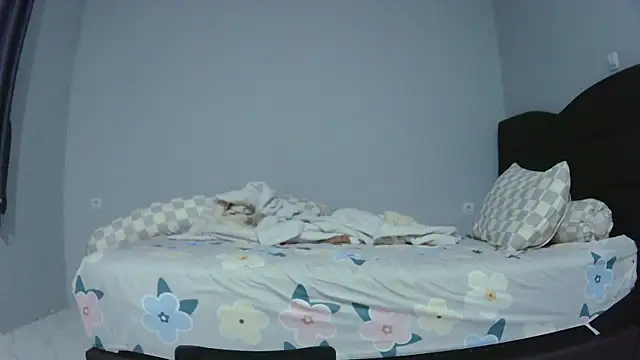 Snapshot of latexidn chatting on 10-25-25, 03:29 latexidn online show from 10-25-25, 03:29