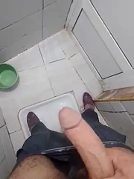 Snapshot of Iuhggikk chatting on 10-31-25, 07:59 Iuhggikk online show from 10-31-25, 07:59