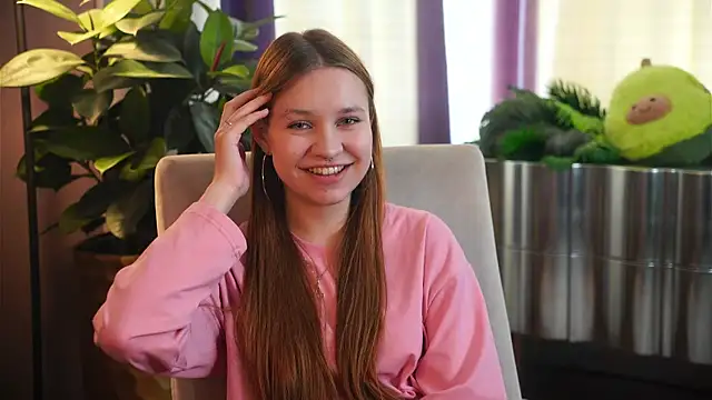 Snapshot of MarindaRuud chatting on 10-05-25, 12:03 MarindaRuud online show from 10-05-25, 12:03