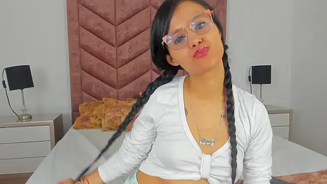 Alanha   online show from 10-16-25, 02:23