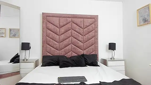 Alanha   online show from 10-30-25, 03:41