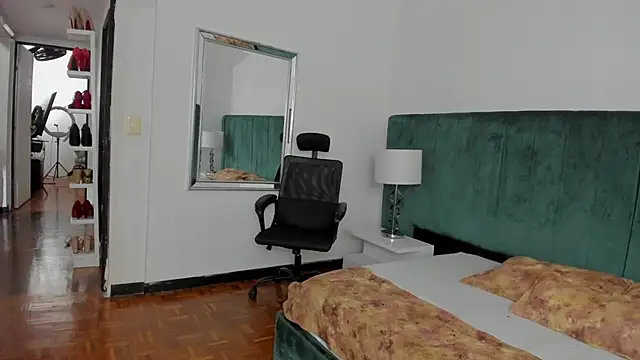 Alanha   online show from 11-17-25, 04:07