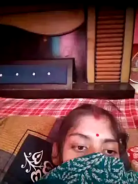 Snapshot of CWEETY-12 chatting on 10-22-25, 10:37 CWEETY-12 online show from 10-22-25, 10:37