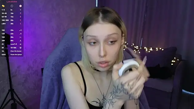 Snapshot of Alice_L0 chatting on 10-04-25, 09:18 Alice L0 online show from 10-04-25, 09:18