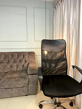 Snapshot of Rose_monroee chatting on 11-17-25, 07:30 Rose monroee online show from 11-17-25, 07:30