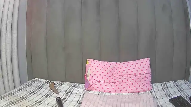Snapshot of Pretty-C chatting on 06-17-26, 06:20 Pretty-C online show from 06-17-26, 06:20