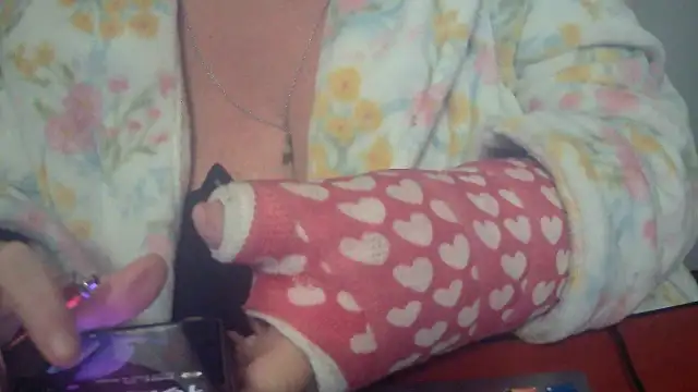 Playful MILF Demi online show from 11-10-25, 07:46