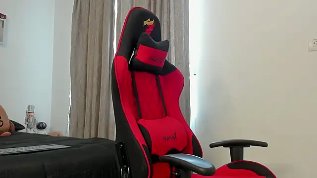 Ezzio Scolaro online show from 10-07-25, 01:41