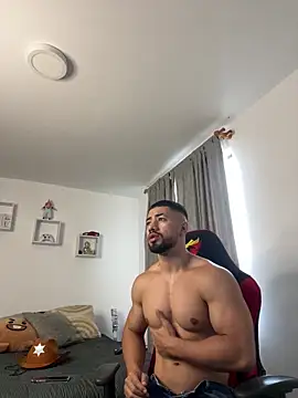 Ezzio Scolaro online show from 10-31-25, 12:50