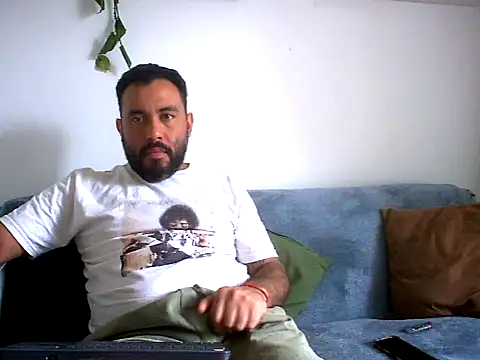 Snapshot of Domfetishx chatting on 10-05-25, 06:06 Domfetishx online show from 10-05-25, 06:06