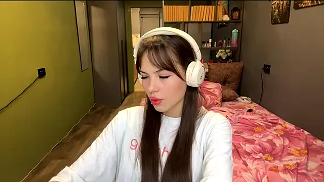 Snapshot of MysticAlisa chatting on 10-10-25, 09:30 MysticAlisa online show from 10-10-25, 09:30