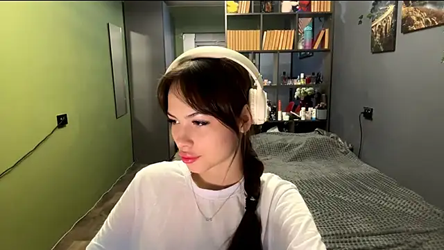 Snapshot of MysticAlisa chatting on 10-17-25, 10:07 MysticAlisa online show from 10-17-25, 10:07