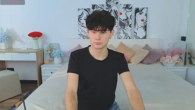 Snapshot of Cute_Mike chatting on 10-18-25, 06:16 Cute Mike online show from 10-18-25, 06:16