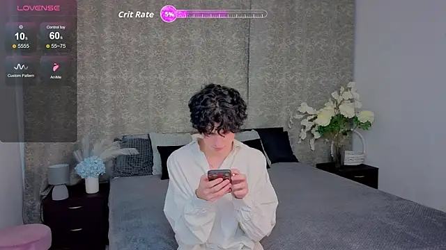 Snapshot of Cute_Mike chatting on 11-25-25, 03:01 Cute Mike online show from 11-25-25, 03:01