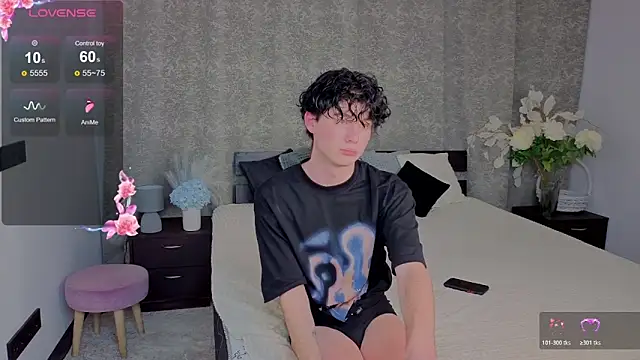 Snapshot of Cute_Mike chatting on 11-28-25, 08:00 Cute Mike online show from 11-28-25, 08:00