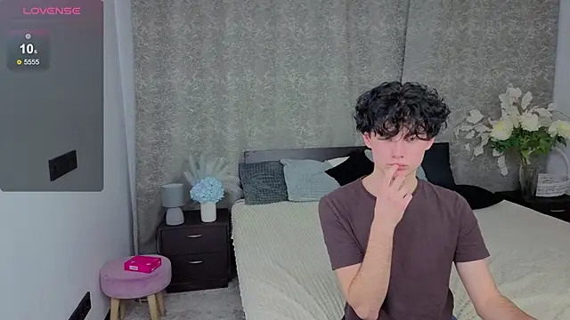 Snapshot of Cute_Mike chatting on 12-03-25, 07:45 Cute Mike online show from 12-03-25, 07:45