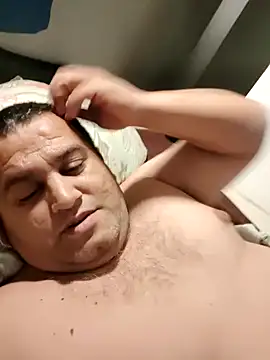 Snapshot of Zsoltzsolti23 chatting on 11-25-25, 10:32 Zsoltzsolti23 online show from 11-25-25, 10:32