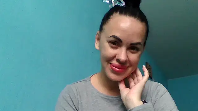 Stefaniyaxq online show from 10-05-25, 09:29