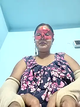 Snapshot of misti02 chatting on 10-21-25, 05:57 misti02 online show from 10-21-25, 05:57
